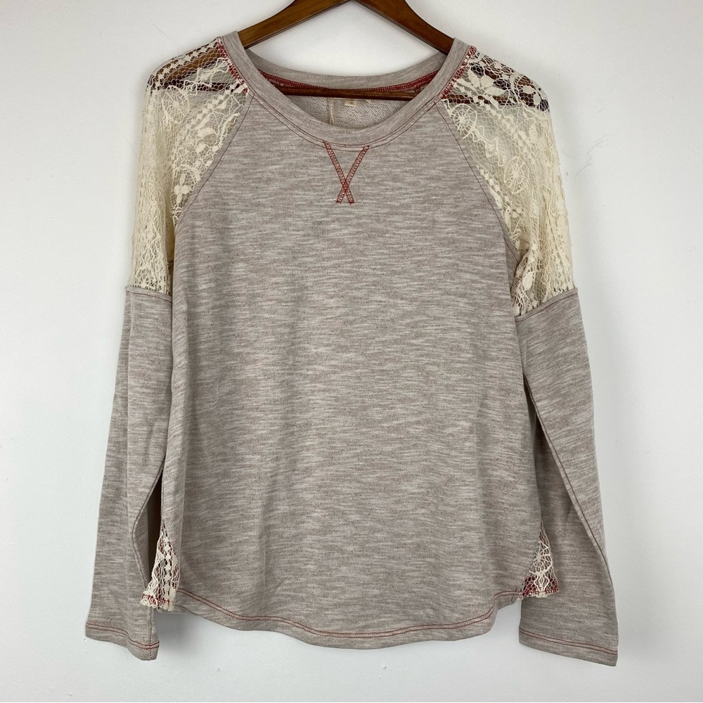 Hem & Thread size Medium Women’s Gray Lace Shoulder Long Sleeve Top